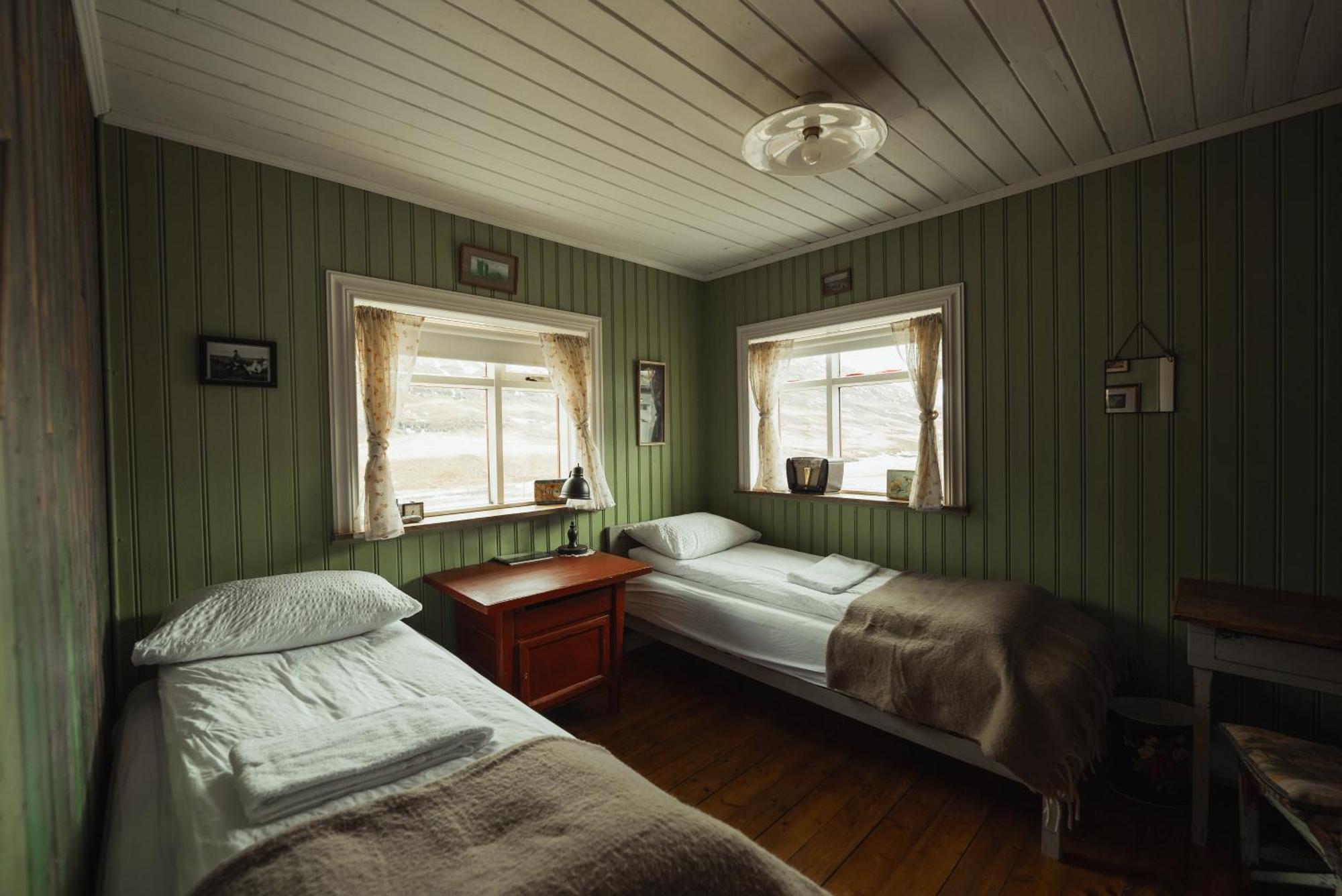 Wilderness Center / Obyggthasetur Islands Hotel Exterior photo