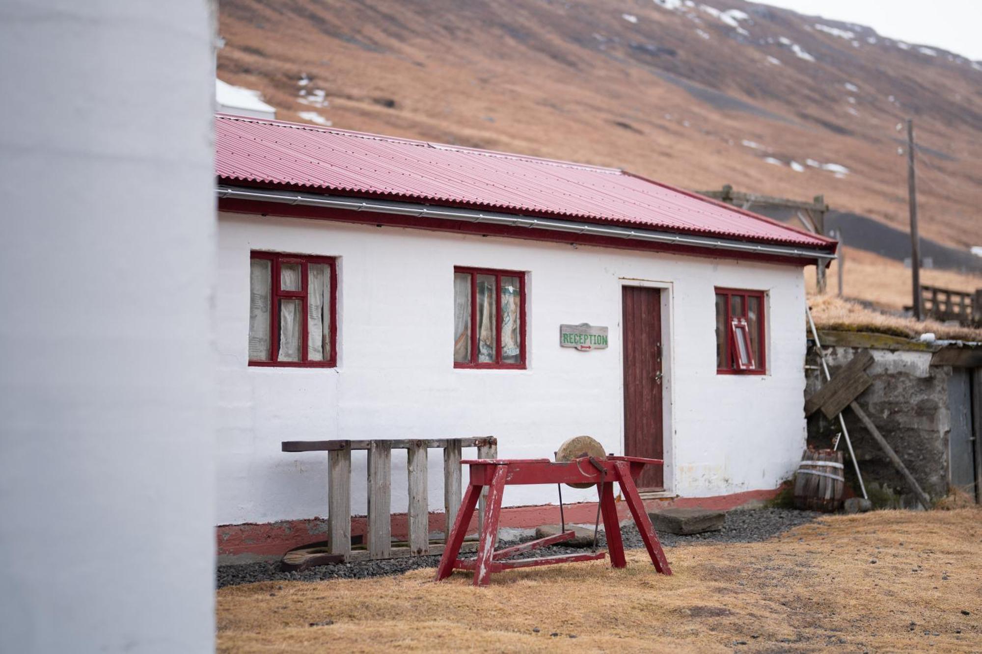 Wilderness Center / Obyggthasetur Islands Hotel Exterior photo
